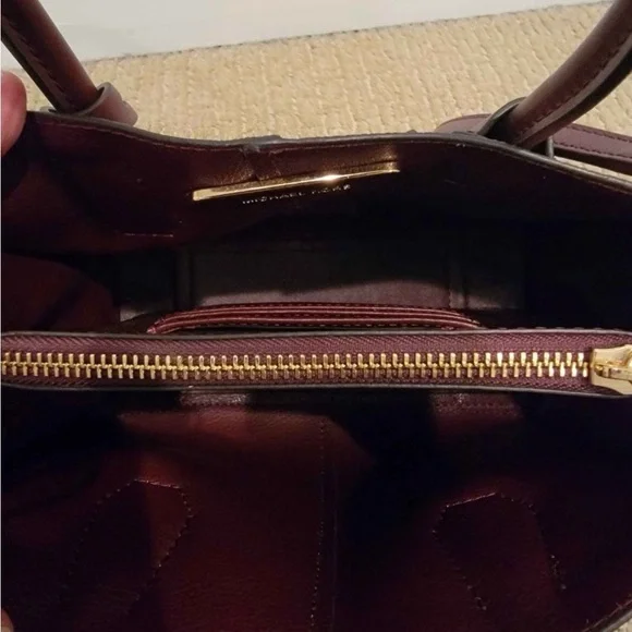 ❤️🖤Michael Kors Purse and Wallet ❤️🖤Great Condition